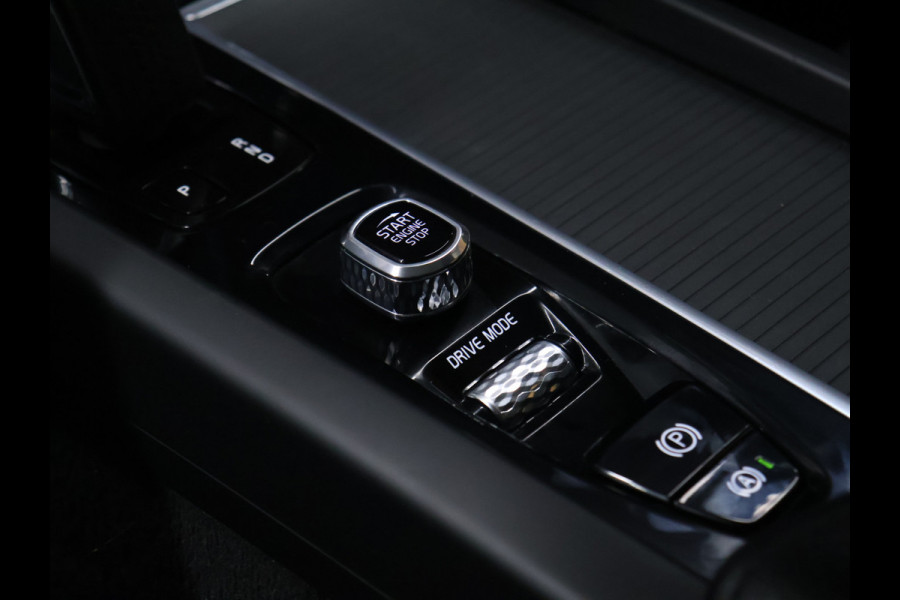 Volvo XC60 2.0 B5 Momentum Exclusive [TREKHAAK, SCHUIFKANTELDAK, MEMORY SEATS, ADAPTIVE CRUISE CONTROL, APPLE CARPLAY, ANDROID AUTO, HARMAN/KARDON, HUD, 360 CAMERA, NIEUWSTAAT]