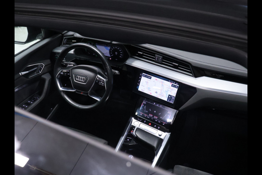 Audi e-tron e-tron 55 quattro advanced 95 kWh [TREKHAAK, SCHUIFKANTELDAK, LUCHTVERING, MEMORY SEATS, ADAPTIVE CRUISE CONTROL, APPLE CARPLAY, ANDROID AUTO, PDC V+A, STOELVERWARMING, NIEUWSTAAT]