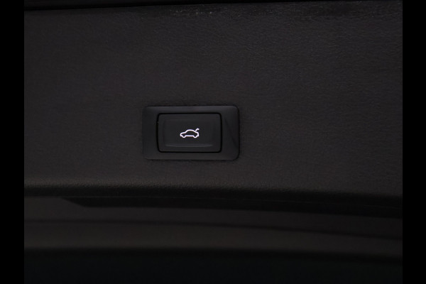 Audi e-tron e-tron 55 quattro advanced 95 kWh [TREKHAAK, SCHUIFKANTELDAK, LUCHTVERING, MEMORY SEATS, ADAPTIVE CRUISE CONTROL, APPLE CARPLAY, ANDROID AUTO, PDC V+A, STOELVERWARMING, NIEUWSTAAT]