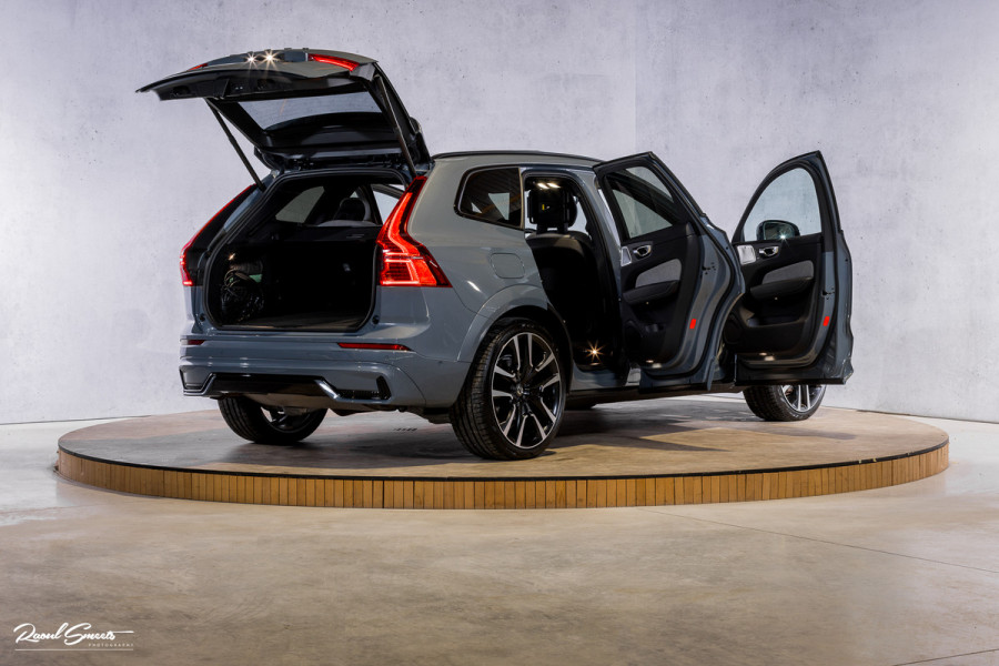 Volvo XC60 2.0 T8 Plug-in hybrid AWD Ultimate Dark Long range Luchtvering | Bowers&Wilkins | Zwenkbare trekhaak | Panorama dak | Wol interieur |