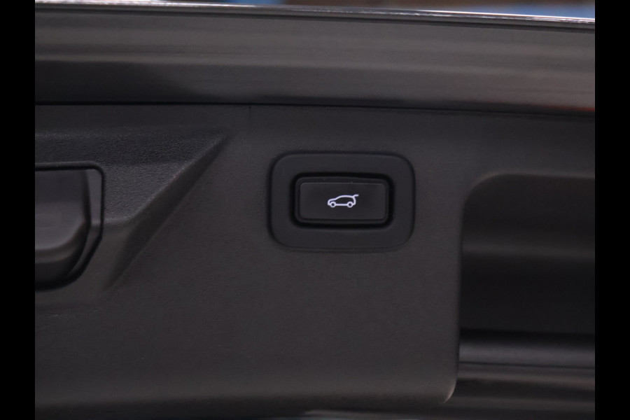 Land Rover Discovery Sport P300e 1.5 R-Dynamic SE [TREKHAAK AFNEEMBAAR, MEMORY SEATS, APPLE CARPLAY, ANDROID AUTO, CRUISE CONTROL, HUD, 360 CAMERA, PDC V+A, ELEKTRISCHE ACHTERKLEP, NIEUWSTAAT]