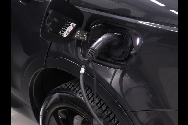 Land Rover Discovery Sport P300e 1.5 R-Dynamic SE [TREKHAAK AFNEEMBAAR, MEMORY SEATS, APPLE CARPLAY, ANDROID AUTO, CRUISE CONTROL, HUD, 360 CAMERA, PDC V+A, ELEKTRISCHE ACHTERKLEP, NIEUWSTAAT]