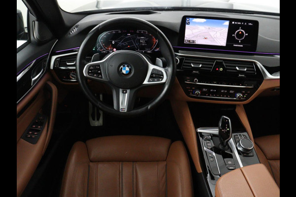 BMW 5 Serie 530i M Sport | Head-Up | Adaptive cruise | Leder | Harman/Kardon | Laserlicht | 360 Camera | Stoelverwarming | Carplay | Navigatie | Sportstoelen | Dodehoek detectie | Stuurverwarming | Live Cockpit
