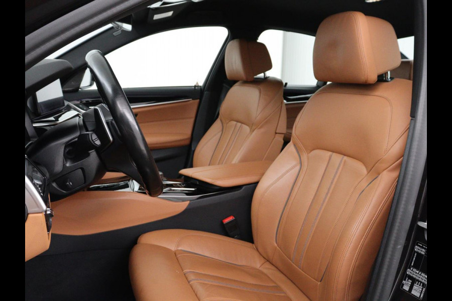 BMW 5 Serie 530i M Sport | Head-Up | Adaptive cruise | Leder | Harman/Kardon | Laserlicht | 360 Camera | Stoelverwarming | Carplay | Navigatie | Sportstoelen | Dodehoek detectie | Stuurverwarming | Live Cockpit