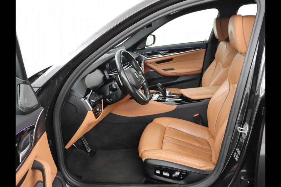 BMW 5 Serie 530i M Sport | Head-Up | Adaptive cruise | Leder | Harman/Kardon | Laserlicht | 360 Camera | Stoelverwarming | Carplay | Navigatie | Sportstoelen | Dodehoek detectie | Stuurverwarming | Live Cockpit