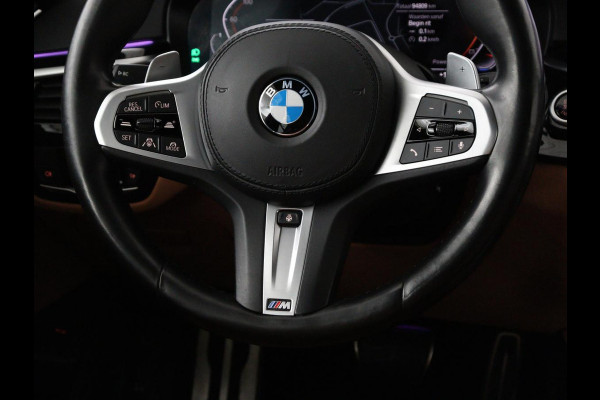 BMW 5 Serie 530i M Sport | Head-Up | Adaptive cruise | Leder | Harman/Kardon | Laserlicht | 360 Camera | Stoelverwarming | Carplay | Navigatie | Sportstoelen | Dodehoek detectie | Stuurverwarming | Live Cockpit