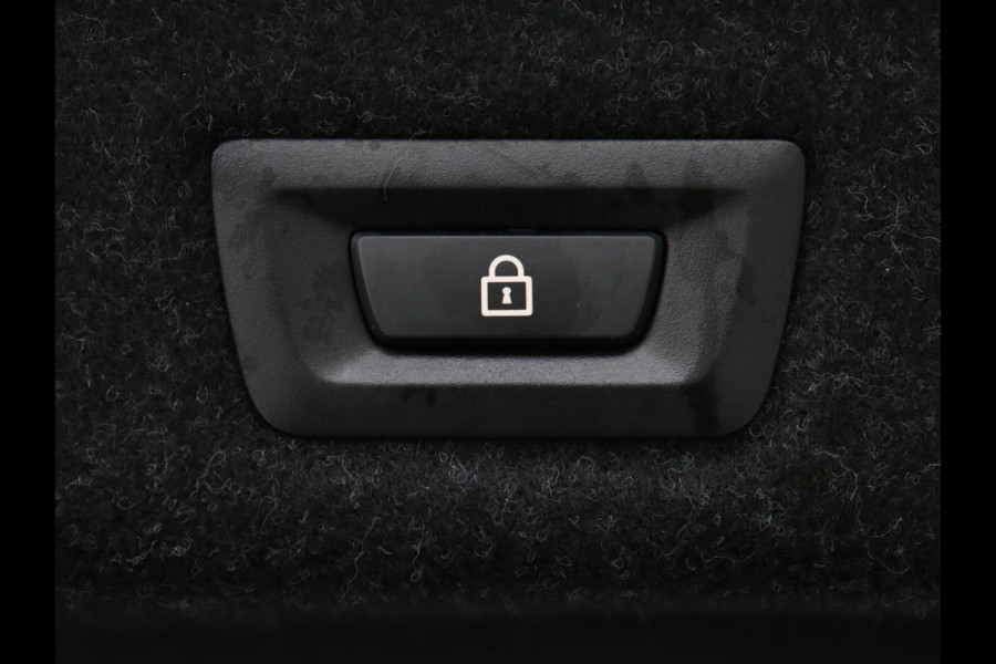 BMW 5 Serie 530i M Sport | Head-Up | Adaptive cruise | Leder | Harman/Kardon | Laserlicht | 360 Camera | Stoelverwarming | Carplay | Navigatie | Sportstoelen | Dodehoek detectie | Stuurverwarming | Live Cockpit