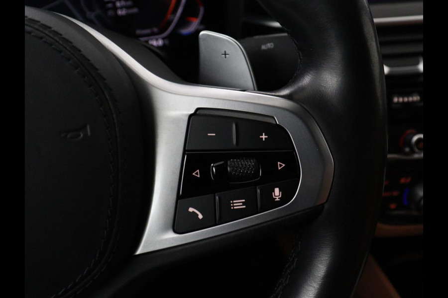 BMW 5 Serie 530i M Sport | Head-Up | Adaptive cruise | Leder | Harman/Kardon | Laserlicht | 360 Camera | Stoelverwarming | Carplay | Navigatie | Sportstoelen | Dodehoek detectie | Stuurverwarming | Live Cockpit