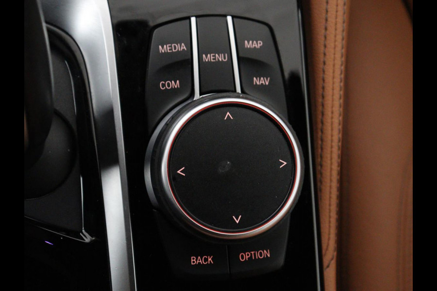 BMW 5 Serie 530i M Sport | Head-Up | Adaptive cruise | Leder | Harman/Kardon | Laserlicht | 360 Camera | Stoelverwarming | Carplay | Navigatie | Sportstoelen | Dodehoek detectie | Stuurverwarming | Live Cockpit