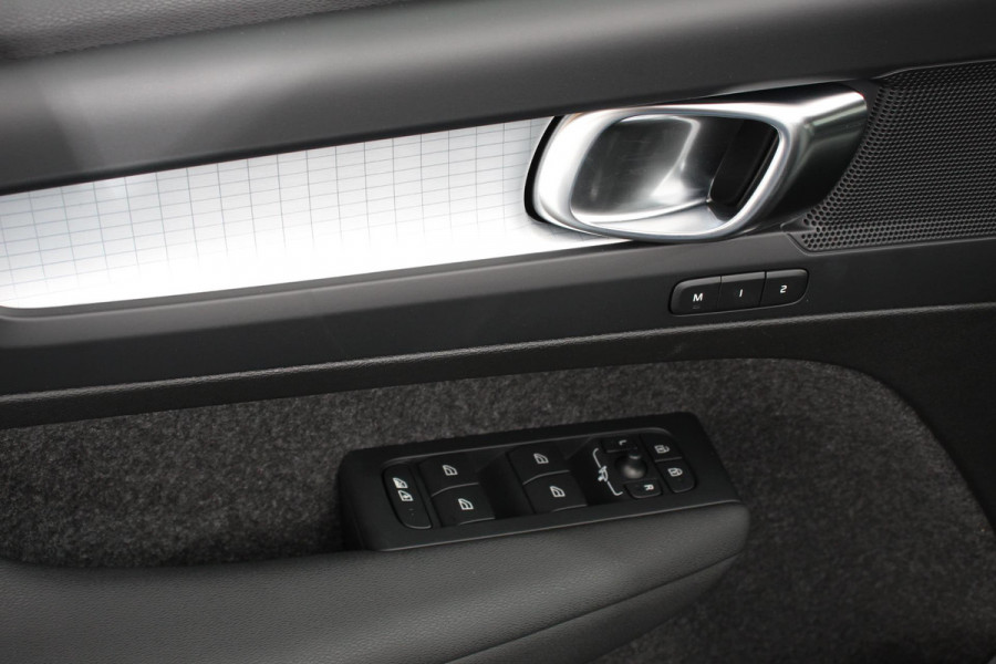Volvo XC40 1.5 T5 Plug-in hybrid Plus Dark Volvo XC40 1.5 T5 Recharge Plus Dark | Navigatie | Climate Control | Adaptive Cruise Control  | 18"LMV | Parkeer sensoren | Dab | Led