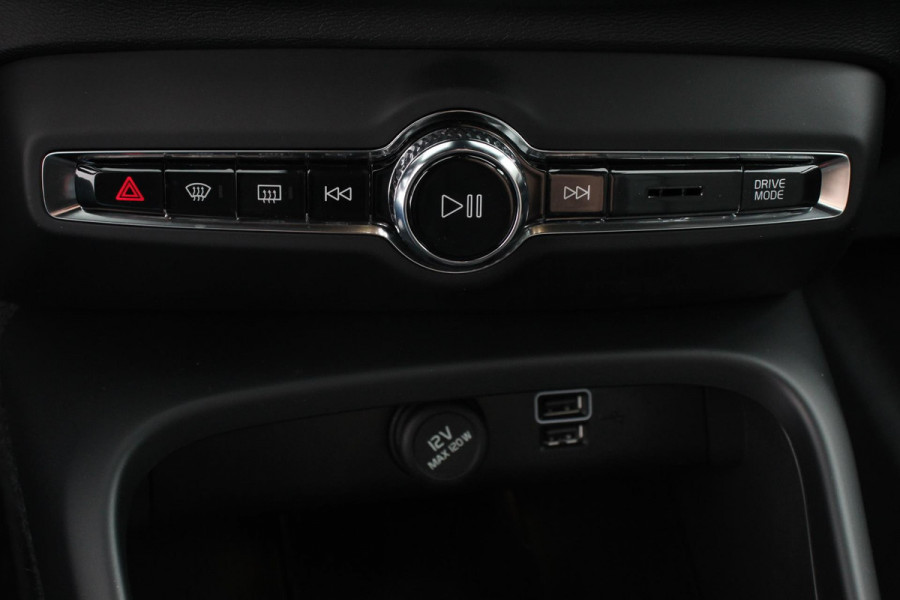 Volvo XC40 1.5 T5 Plug-in hybrid Plus Dark Volvo XC40 1.5 T5 Recharge Plus Dark | Navigatie | Climate Control | Adaptive Cruise Control  | 18"LMV | Parkeer sensoren | Dab | Led