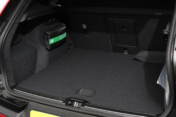 Volvo XC40 1.5 T5 Plug-in hybrid Plus Dark Volvo XC40 1.5 T5 Recharge Plus Dark | Navigatie | Climate Control | Adaptive Cruise Control  | 18"LMV | Parkeer sensoren | Dab | Led