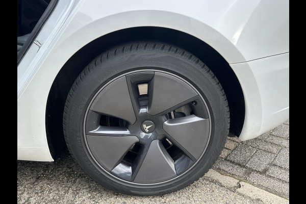 Tesla Model 3 Standard RWD Plus 60 kWh | SOH 93% | VOLLEDIGE TESLA GARANTIE TOT 01-06-2027 OF 80k KM | STOEL VERWARMING VOOR/ACHTER | STUURVERWARMING | NETTE AUTO |