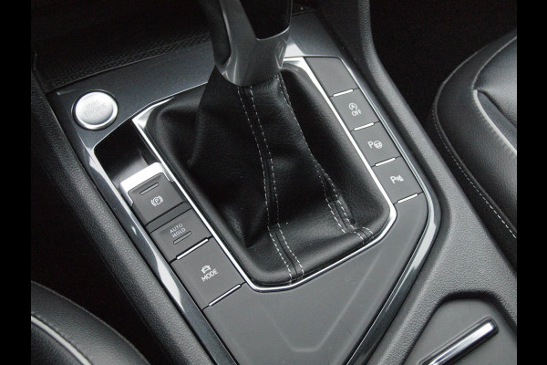 Volkswagen Tiguan 1.5 TSI R-Line Business+ | Black Style | Sfeerverlichting | Leer | Virtual Cockpit | Apple Carplay | NL-Auto |
