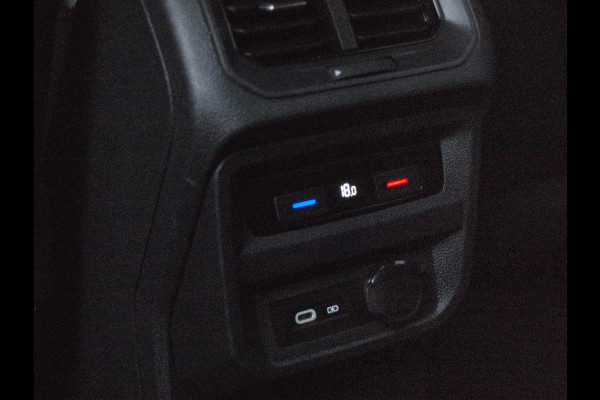 Volkswagen Tiguan 1.5 TSI R-Line Business+ | Black Style | Sfeerverlichting | Leer | Virtual Cockpit | Apple Carplay | NL-Auto |