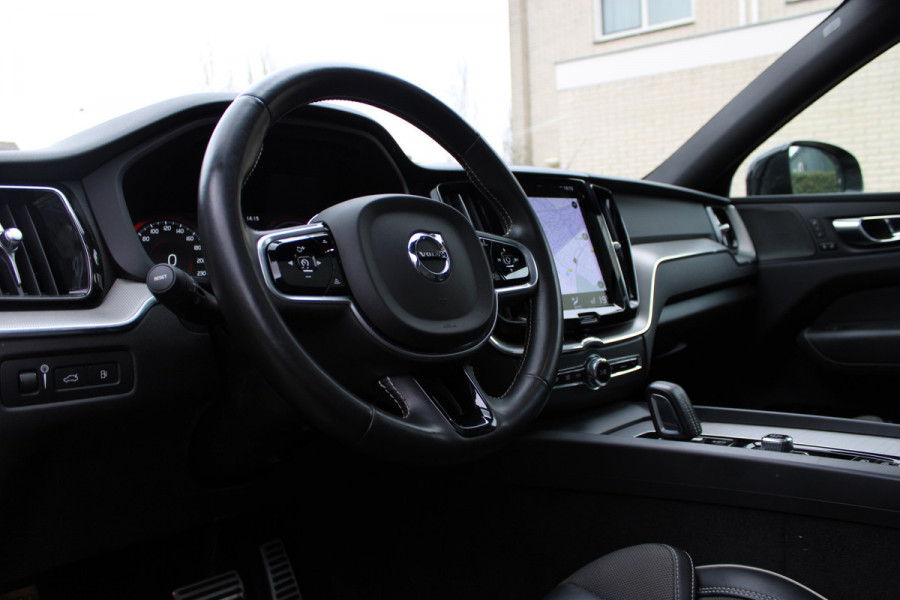 Volvo XC60 2.0 Recharge T6 AWD R-Design | Trekhaak | Adaptieve cruise | Panoramadak | H&K | Winterpack |