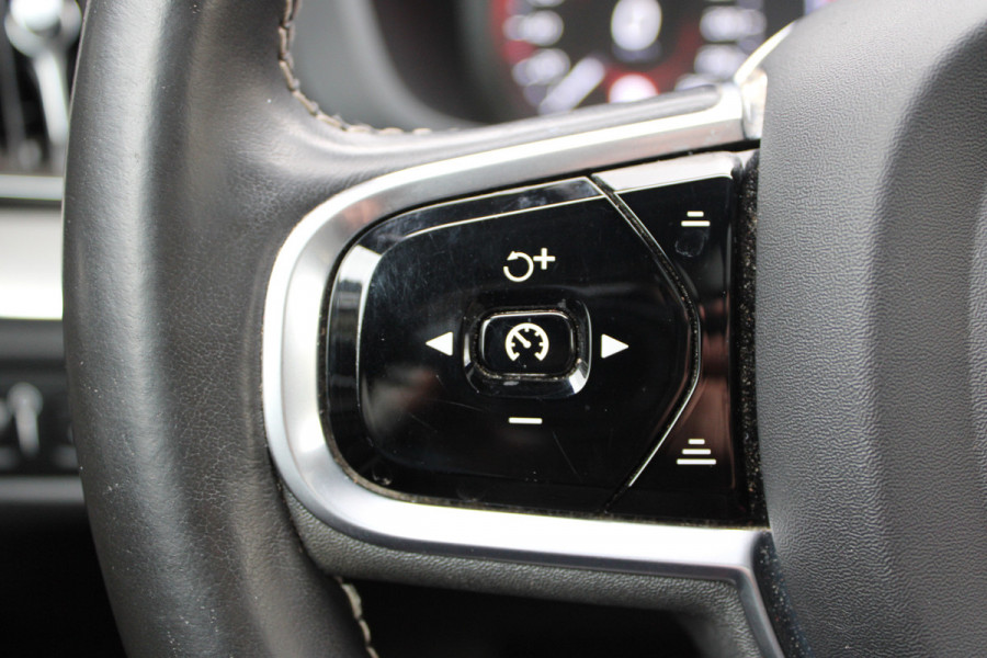 Volvo XC60 2.0 Recharge T6 AWD R-Design | Trekhaak | Adaptieve cruise | Panoramadak | H&K | Winterpack |