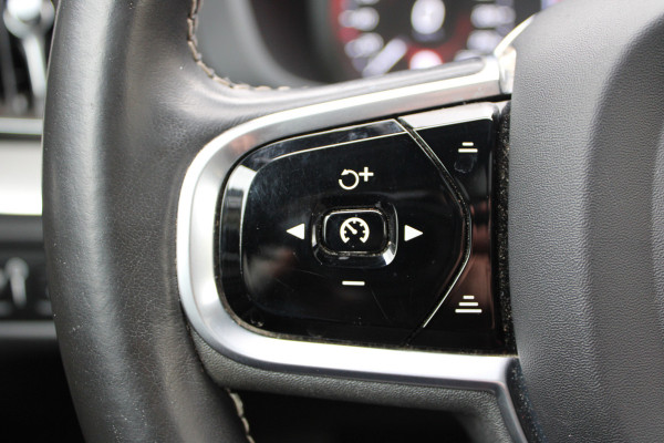 Volvo XC60 2.0 Recharge T6 AWD R-Design | Trekhaak | Adaptieve cruise | Panoramadak | H&K | Winterpack |