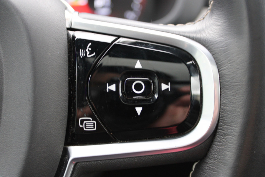 Volvo XC60 2.0 Recharge T6 AWD R-Design | Trekhaak | Adaptieve cruise | Panoramadak | H&K | Winterpack |