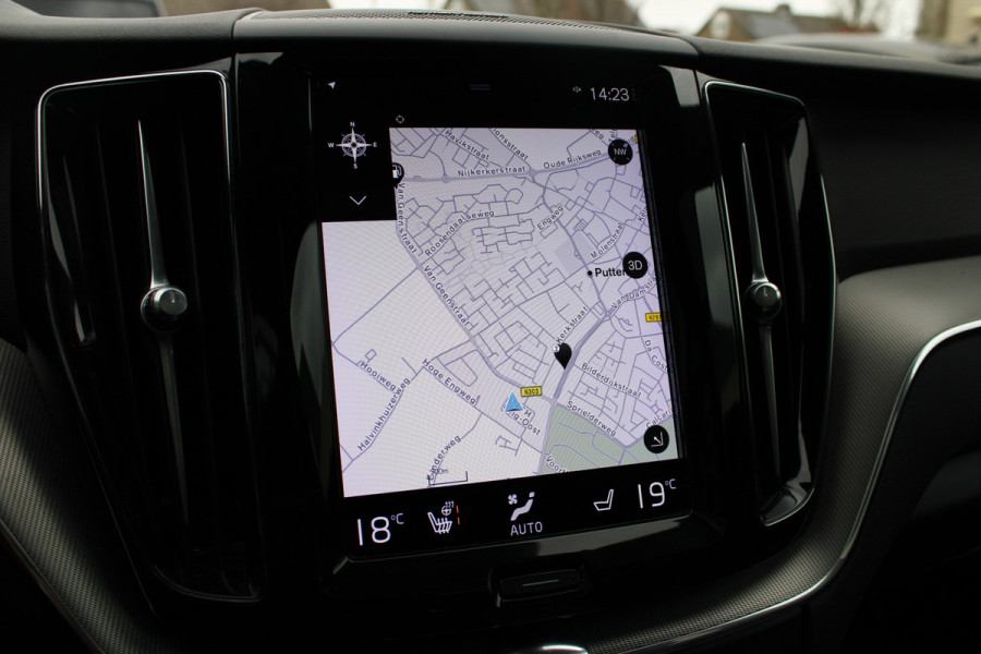 Volvo XC60 2.0 Recharge T6 AWD R-Design | Trekhaak | Adaptieve cruise | Panoramadak | H&K | Winterpack |