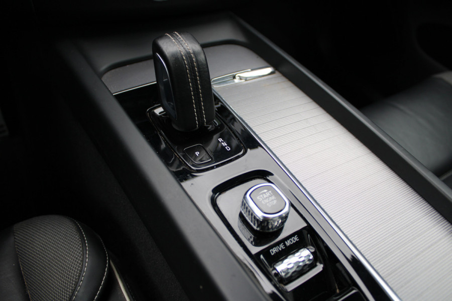 Volvo XC60 2.0 Recharge T6 AWD R-Design | Trekhaak | Adaptieve cruise | Panoramadak | H&K | Winterpack |