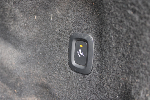 Volvo XC60 2.0 Recharge T6 AWD R-Design | Trekhaak | Adaptieve cruise | Panoramadak | H&K | Winterpack |