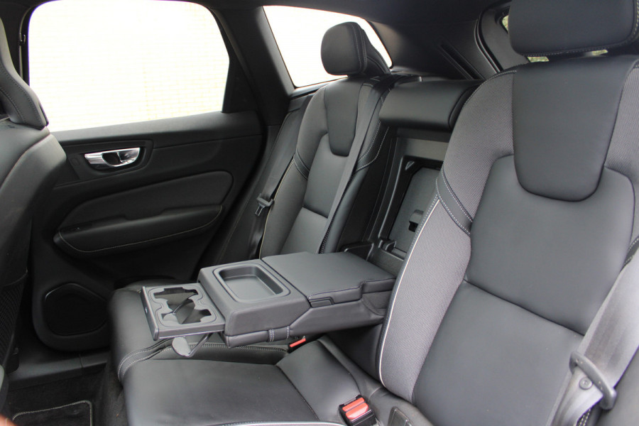 Volvo XC60 2.0 Recharge T6 AWD R-Design | Trekhaak | Adaptieve cruise | Panoramadak | H&K | Winterpack |