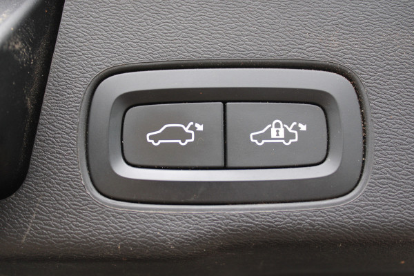 Volvo XC60 2.0 Recharge T6 AWD R-Design | Trekhaak | Adaptieve cruise | Panoramadak | H&K | Winterpack |