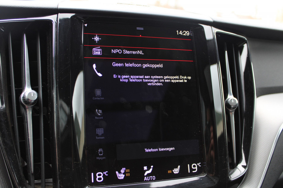 Volvo XC60 2.0 Recharge T6 AWD R-Design | Trekhaak | Adaptieve cruise | Panoramadak | H&K | Winterpack |