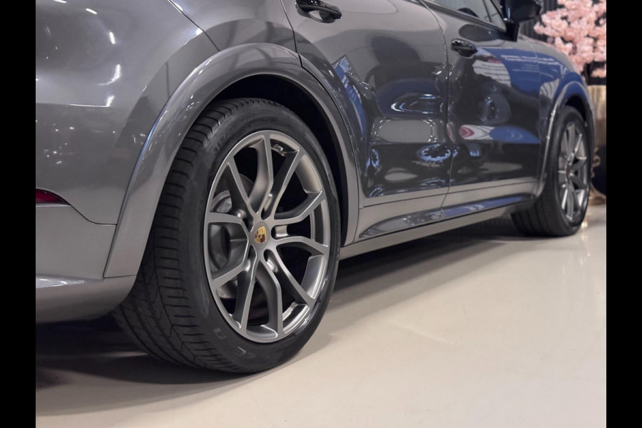 Porsche Cayenne Coupé 3.0 E-Hybrid | ORG. NL | SPORT DESIGN | PANO | TREKHAAK | HUD | SPORT CHRONO | LUCHTVERING