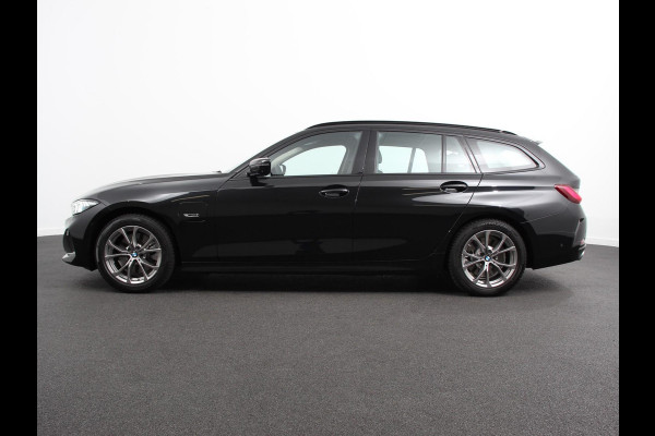 BMW 3 Serie Touring 320e Plug in Hybride | Climate control | Adaptive Cruise Control | Parkeersensoren | Navigatie | LED | Apple Carplay/ Android Auto | Camera