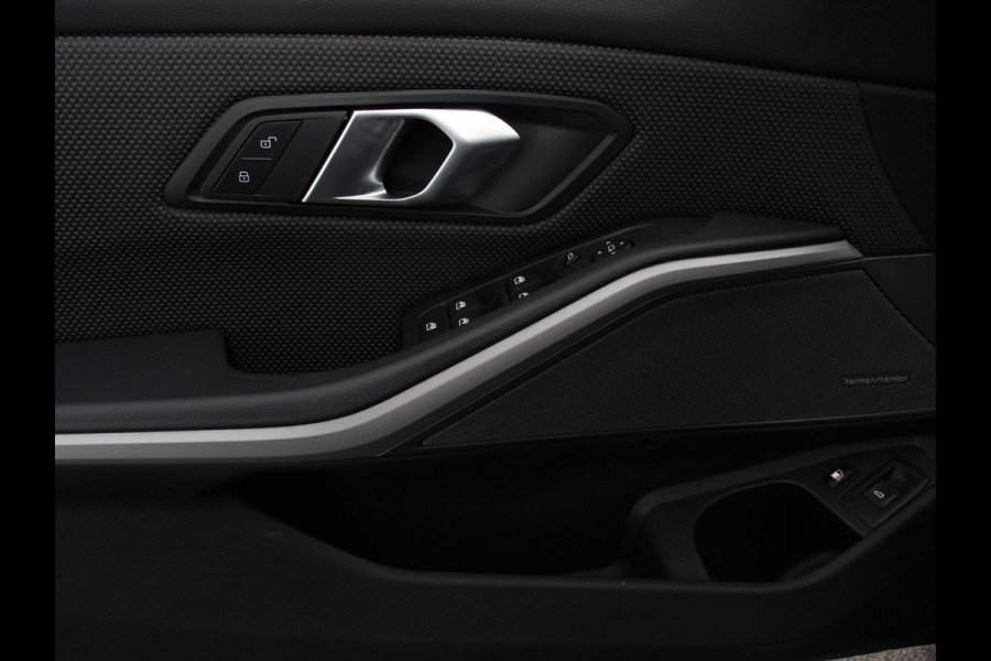 BMW 3 Serie Touring 320e Plug in Hybride | Climate control | Adaptive Cruise Control | Parkeersensoren | Navigatie | LED | Apple Carplay/ Android Auto | Camera