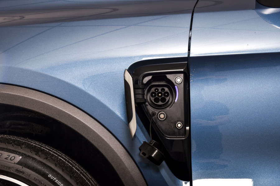 Lynk & Co 01 1.5 PHEV 261PK MY22 | Trekhaak | 360 Camera | 7.4 kWh Boordlader | S/K-panodak | Adapt. Cruise | Memory | Elek. klep | LM 20" |