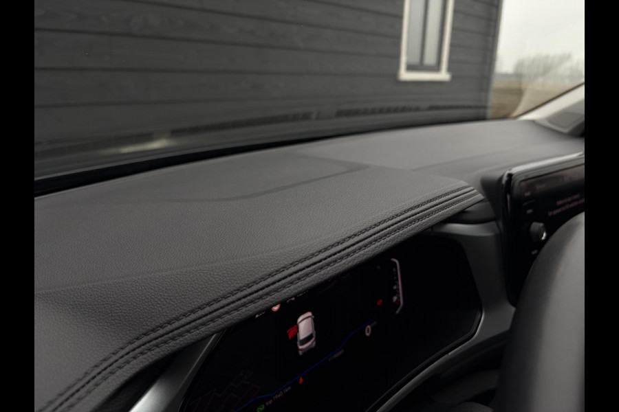 Volkswagen T-Roc 1.5 TSI Life - ACC l Apple Cplay l Camera l Navigatie