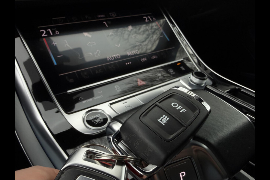 Audi Q8 55 TFSI quattro Pro Line Plus S-Line - Panorama l Memory l Stoelk. l Luchtv. l Trekhaak