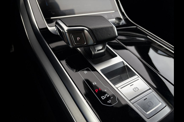Audi Q8 55 TFSI quattro Pro Line Plus S-Line - Panorama l Memory l Stoelk. l Luchtv. l Trekhaak