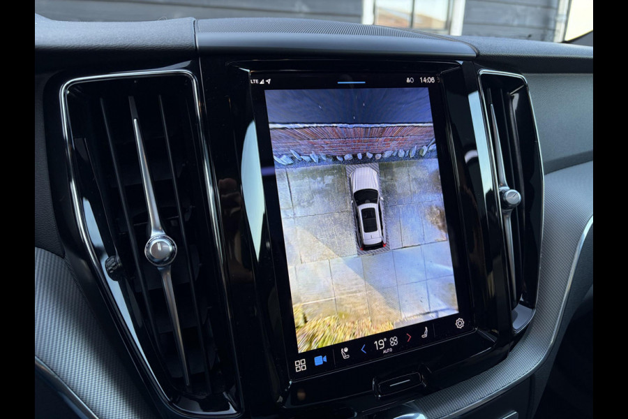 Volvo XC60 2.0 Recharge T6 AWD R-Design l Panorama l Memory l Trekh. l 360 cam l Stuurverwarming