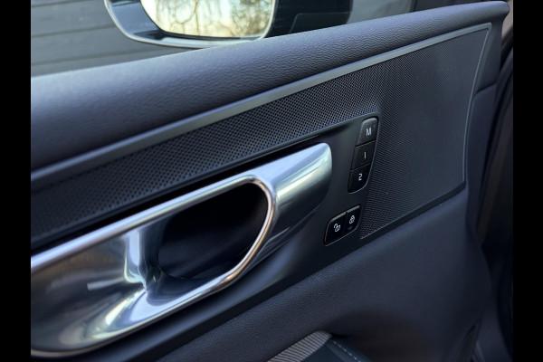 Volvo XC60 2.0 Recharge T6 AWD R-Design l Panorama l Memory l Trekh. l 360 cam l Stuurverwarming