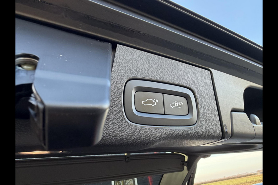 Volvo XC60 2.0 Recharge T6 AWD R-Design l Panorama l Memory l Trekh. l 360 cam l Stuurverwarming