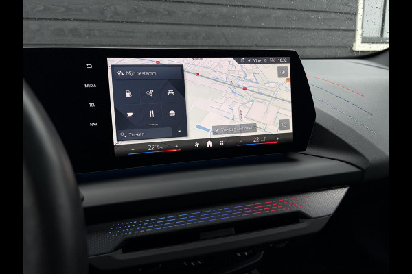 BMW 1-serie 120i M Sport Design Edition - Panorama l H/Kardon l 360cam l HUD l Memory