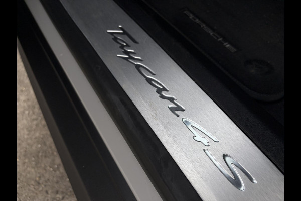 Porsche Taycan Sport Turismo 4S 79 kWh Performance - Sport Chrono l Lift l Luchtv. l HUD l Panoramadak