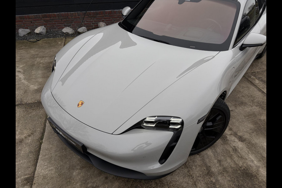 Porsche Taycan Sport Turismo 4S 79 kWh Performance - Sport Chrono l Lift l Luchtv. l HUD l Panoramadak