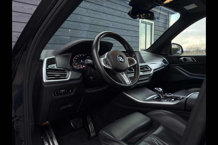 BMW X5 xDrive45e High Executive M-Sport l Sky Lounge l Achteras best. l M-Perf. Stoelen l Panorama l Softclose