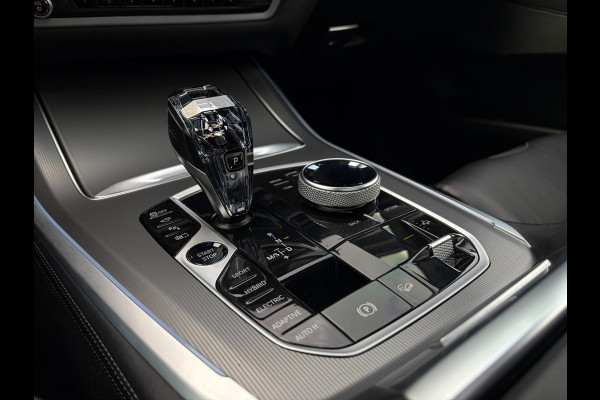 BMW X5 xDrive45e High Executive M-Sport l Sky Lounge l Achteras best. l M-Perf. Stoelen l Panorama l Softclose