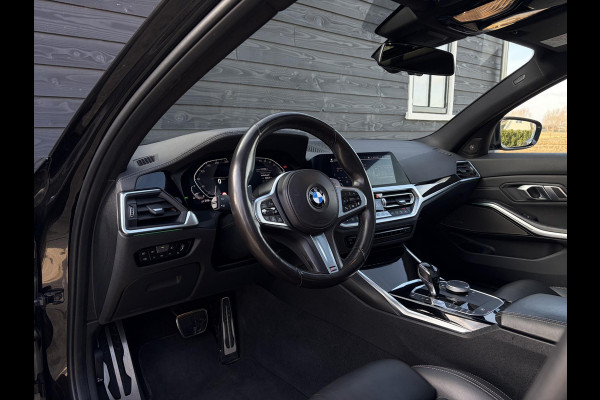 BMW 3 Serie Touring 330e High Executive M-Sport l Individual l Laser l Panorama l HUD l Trekhaak