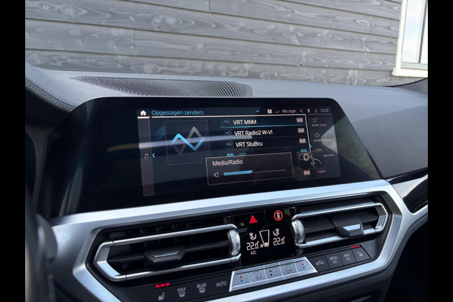 BMW 3 Serie Touring 330e High Executive M-Sport l Individual l Laser l Panorama l HUD l Trekhaak