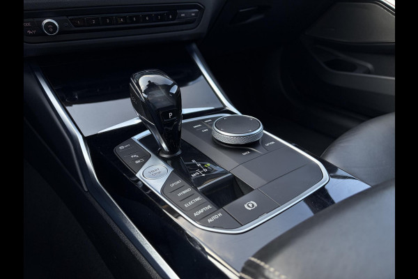 BMW 3 Serie Touring 330e High Executive M-Sport l Individual l Laser l Panorama l HUD l Trekhaak