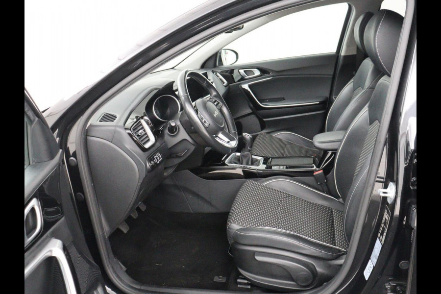 Kia Ceed 1.0 T-GDi DynamicPlusLine | Stoel & stuurverwarming | Trekhaak | Adaptive cruise | Camera | Carplay | Half leder | Keyless | Full LED | Navigatie