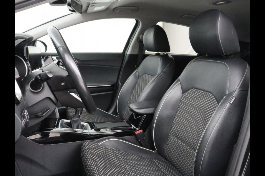 Kia Ceed 1.0 T-GDi DynamicPlusLine | Stoel & stuurverwarming | Trekhaak | Adaptive cruise | Camera | Carplay | Half leder | Keyless | Full LED | Navigatie