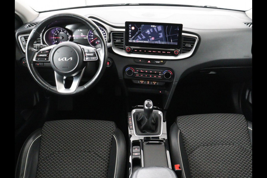 Kia Ceed 1.0 T-GDi DynamicPlusLine | Stoel & stuurverwarming | Trekhaak | Adaptive cruise | Camera | Carplay | Half leder | Keyless | Full LED | Navigatie